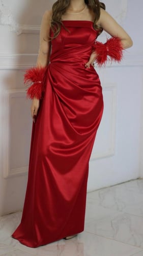 فستان من التفتا