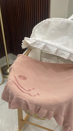 مفرش سرير اطفال بتطريز مخصص مع رسمة