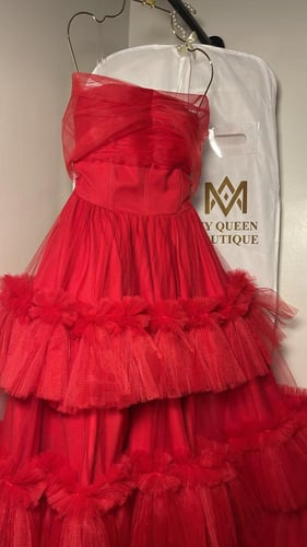 فستان تل أحمر مكشكش