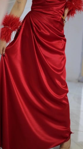 فستان من التفتا