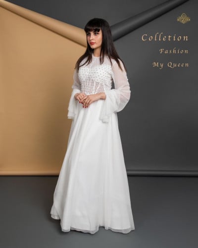 فستان دانتيل منقط