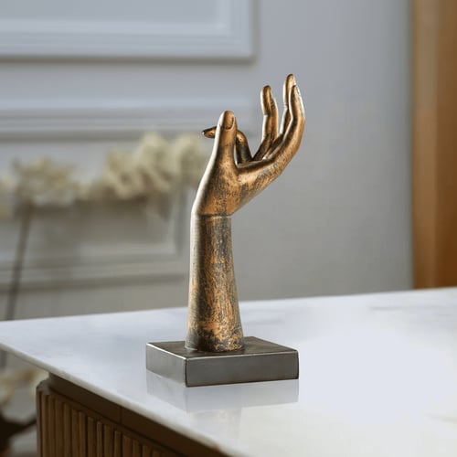 قاعدة يد مطلية بماء الذهب