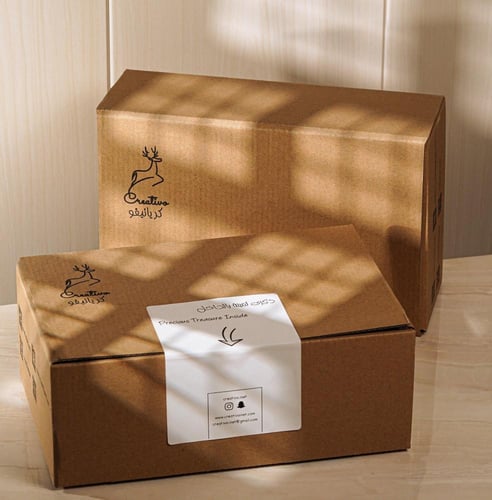 كريستال بحامل يد مضيئ