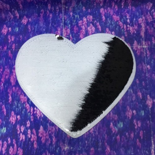 قماش ترتر شكل قلب لون اسود