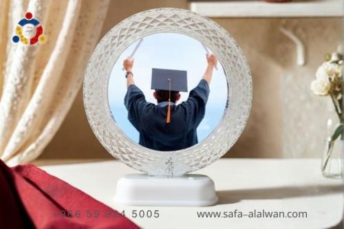 ايطار تخرج دائري مضيئ