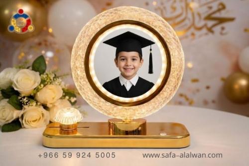 إيطار صور ذهبي للتخرج + إضاءة