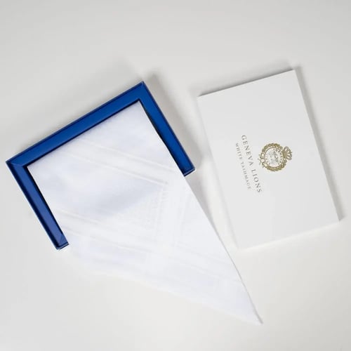 شماغ جينيفا ليونز الأبيض المميز 2026