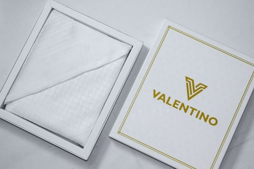 شماغ فالنتينو ابيض 2024 Valentino