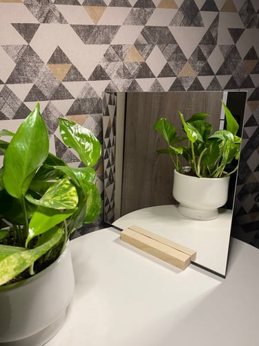 مرايا زجاج مع قاعدة