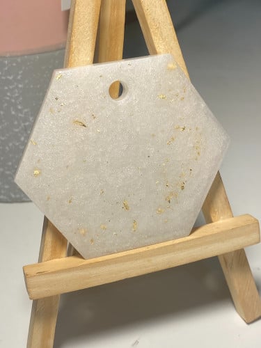 تعليقة سيارة ابيض ورق ذهب