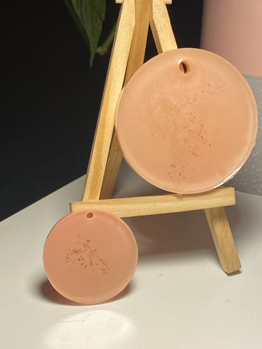 تعليقة سيارة نود مع قلتر ذهبي