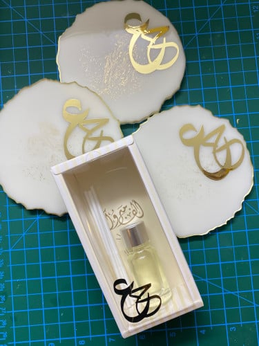 توزيعات فواحات بداخل علب