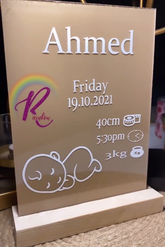 لو اكرلك شفاف مع قاعدة خشبيه