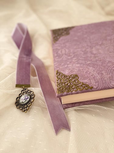 مصحف وسط مع فاصل مخملي - ليلكي