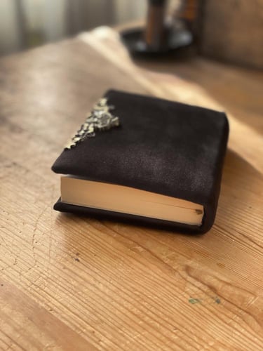 مصحف كفّي - لون بني محروق