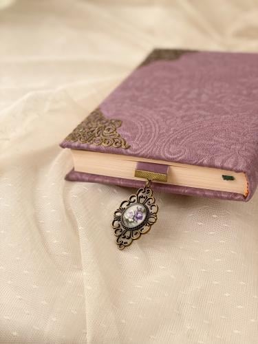 مصحف وسط مع فاصل مخملي - ليلكي