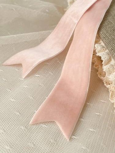 مصحف وسط - كتان مع تطريز ودانتيل - مشمشي فاتح