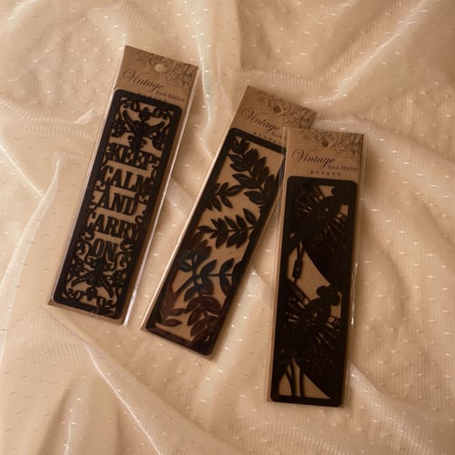 فاصل كرتوني مخرم أسود