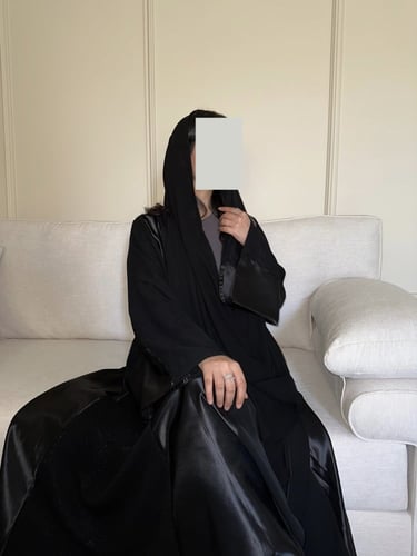 عباية الفاتنة كريب كوري+ جاكار+ تفتة كوري واقف