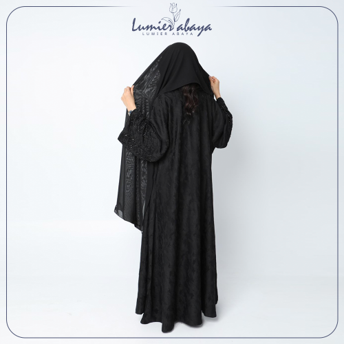 عباية كريب أسود منقوش شك يدوي