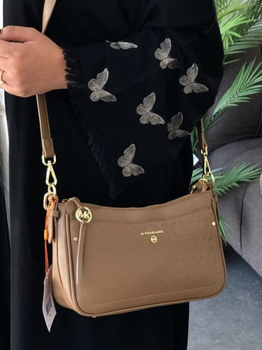 شنطه مايكل كورس هاي كواليتي معا ملحقاتها