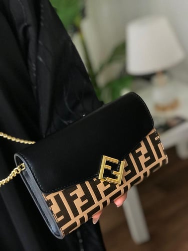 شنطه فندي ميني هاي كواليتي معا ملحقاتها