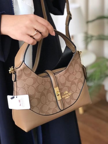 شنطه كوتش هاي كواليتي معا ملحقاتها