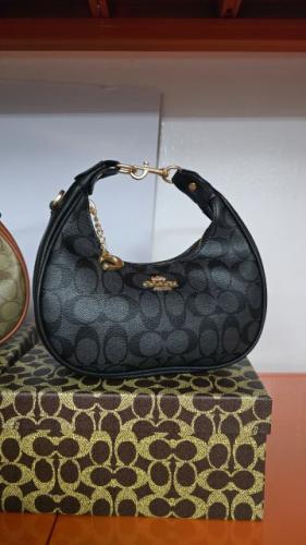 شنطة كوتش مقوس سوبر ماستر معا ملحقاتها