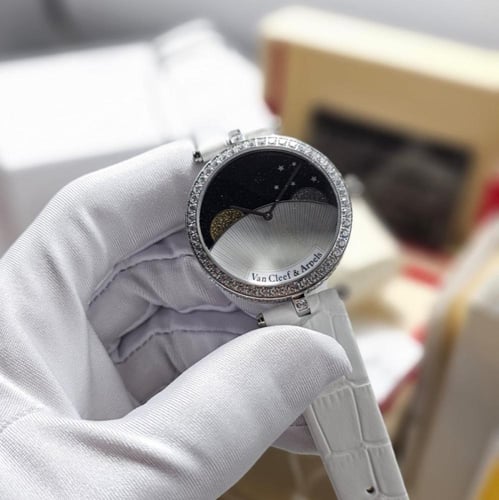 ساعة فان كليف نسائي موديل اند اربلز فل زركون