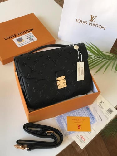 شنطه لويس فيتون هاي كواليتي معا ملحقاتها