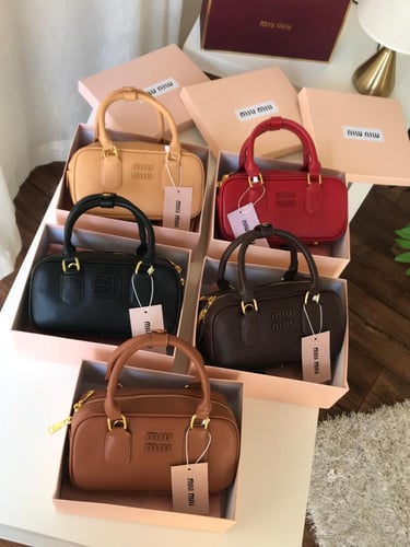 شنطه ميو ميو هاي كواليتي معا ملحقاتها