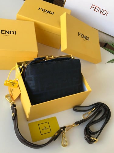 شنطه فندي هاي كواليتي معا ملحقاتها