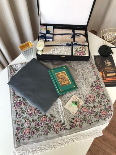 اطقم هدايا رمضانيه نسائيه فخمة