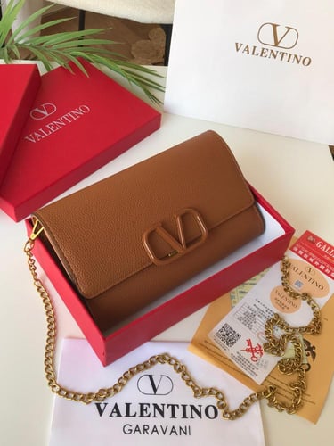 شنطه فالنتيتوا هاي كواليتي معا ملحقاتها