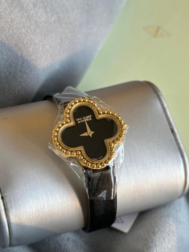 ساعه فان كليف معا اسواره طبق الاصل