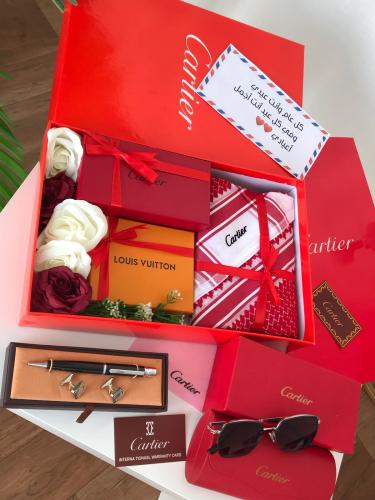 طقم رجالي من كارتير هدايا رجاليه راقيه