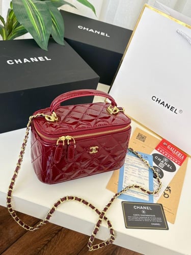 شنطة مكياج شانيل هاي كواليتي معا ملحقاتها