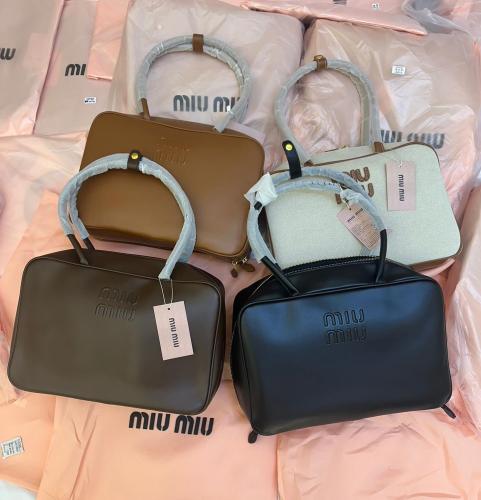 شنطه ميو ميو الهبه توفرت من جديد