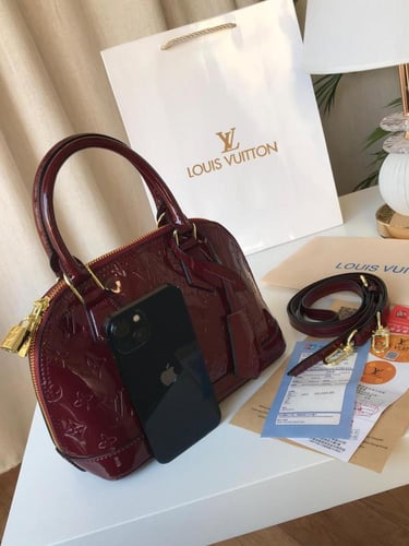 شنطه لويس فيتون ماستر لمعه معا ملحقاته