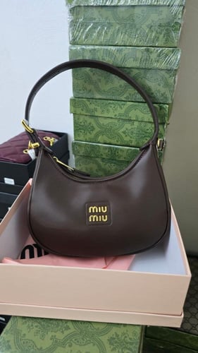 شنطه ميو ميو هاي كواليتي معا ملحقاتها