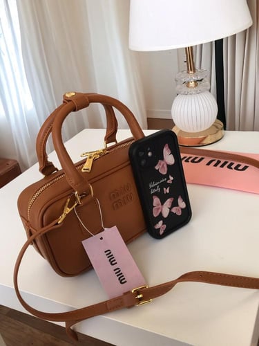 شنطه ميو ميو الهبه هاي كواليتي معا ملحقاتها