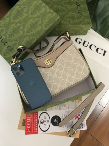 شنطة قوتشي نسائية ماستر معا ملحقاتها