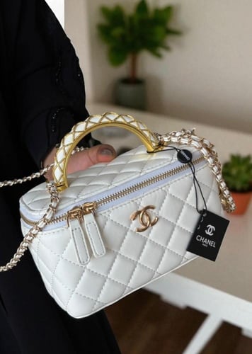 شنطة مكياج شانيل هاي كواليتي معا ملحقاتها