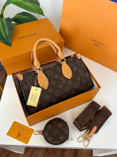 شنطة لويس فيتون نسائية ماستر معا ملحقاتها