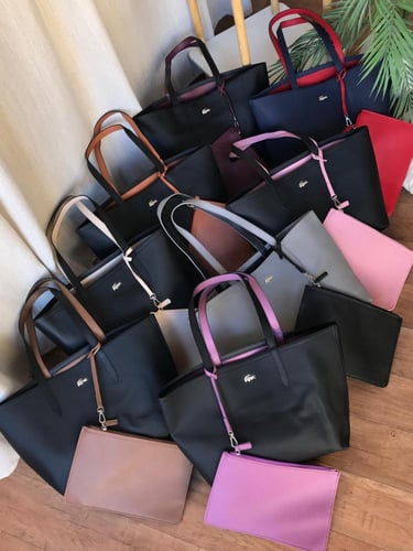 شنطه لاكوست معا ملحقاتها