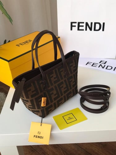 شنطه فندي ماستر معا ملحقاتها