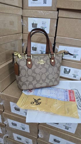 شنطه كوتش ماستر الاكثر طلبآ معا ملحقاتها