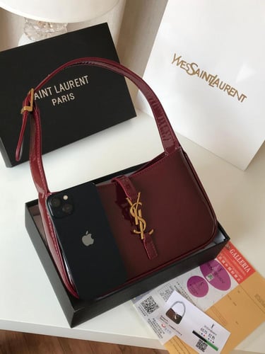 شنطه سان لوران هاي كواليتي معا ملحقاتها