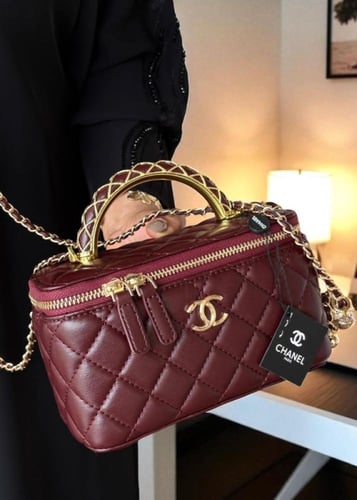 شنطة مكياج شانيل هاي كواليتي معا ملحقاتها