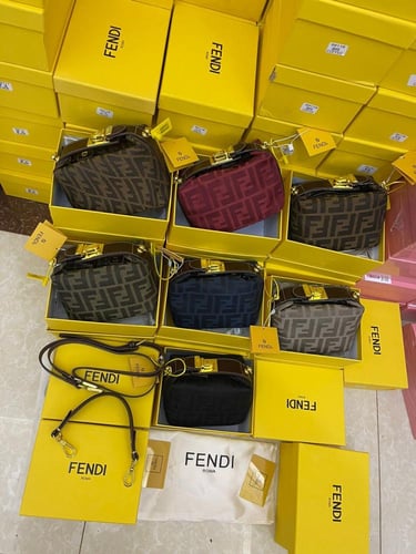 شنطه فندي هاي كواليتي معا ملحقاتها